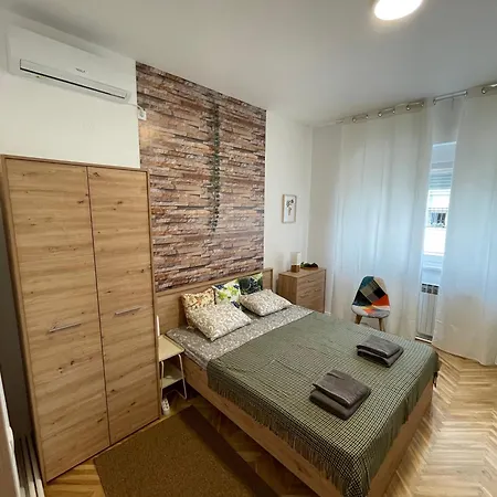 под старой лозой Aparthotel Novi Sad
