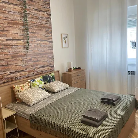 под старой лозой Апарт-отель