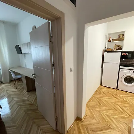 под старой лозой *