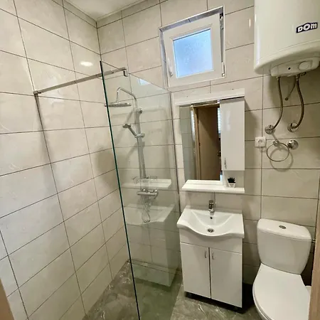 Aparthotel под старой лозой *