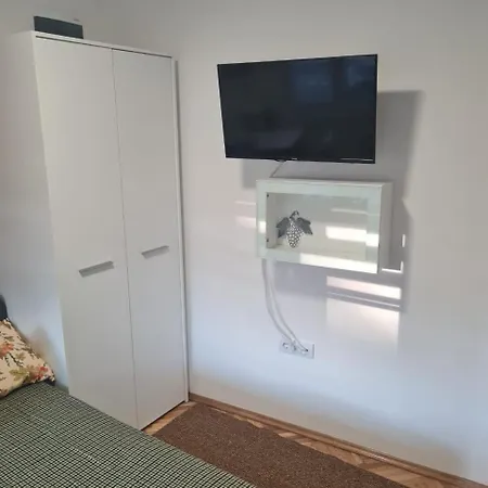 Апарт-отель под старой лозой 3*