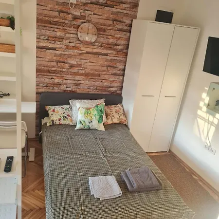 под старой лозой Aparthotel