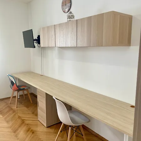 Aparthotel под старой лозой
