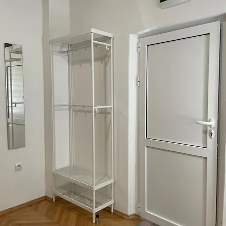 Aparthotel под старой лозой