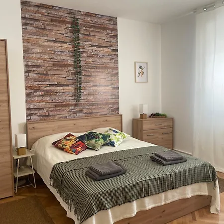 под старой лозой Aparthotel *