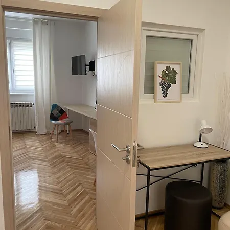 под старой лозой Aparthotel