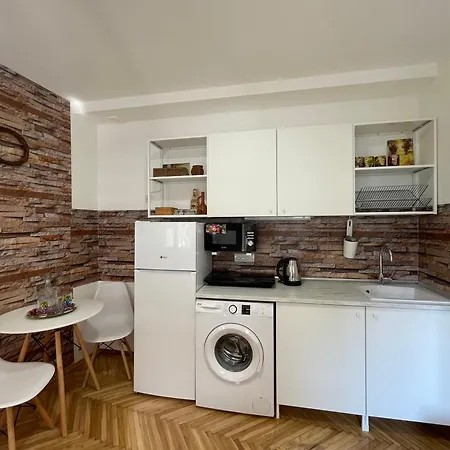 под старой лозой Aparthotel Novi Sad